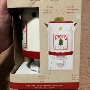 NWT Fusion Wax Warmer Christmas Tree Ceramic Plug-In